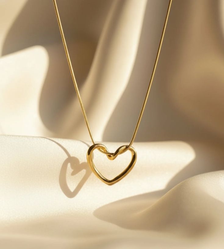 GOLDEN HEART PENDANT